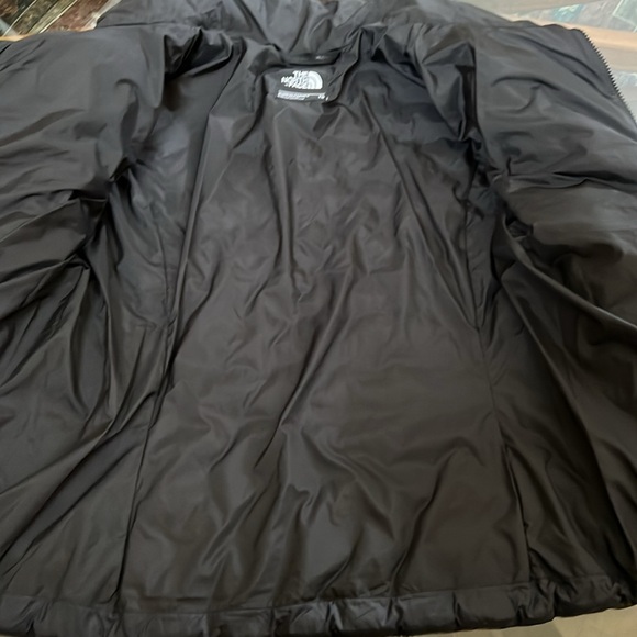The North Face Black Quilted Puffer Jacket - Picture 6 of 8